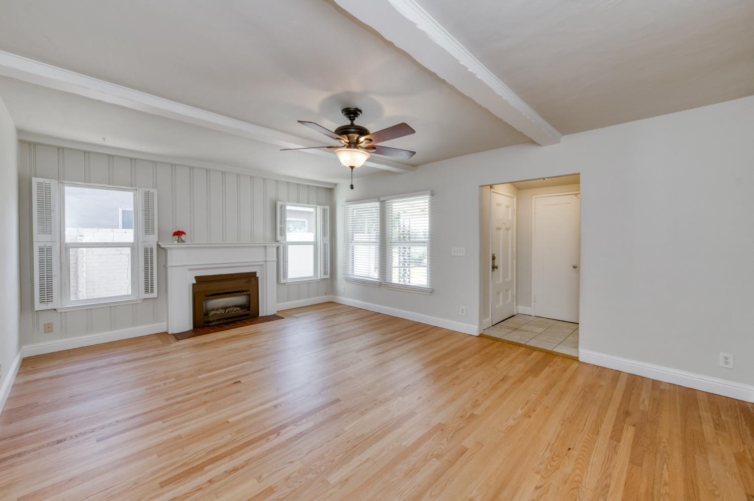 135 E Clinton Ave, Fresno, CA 93704