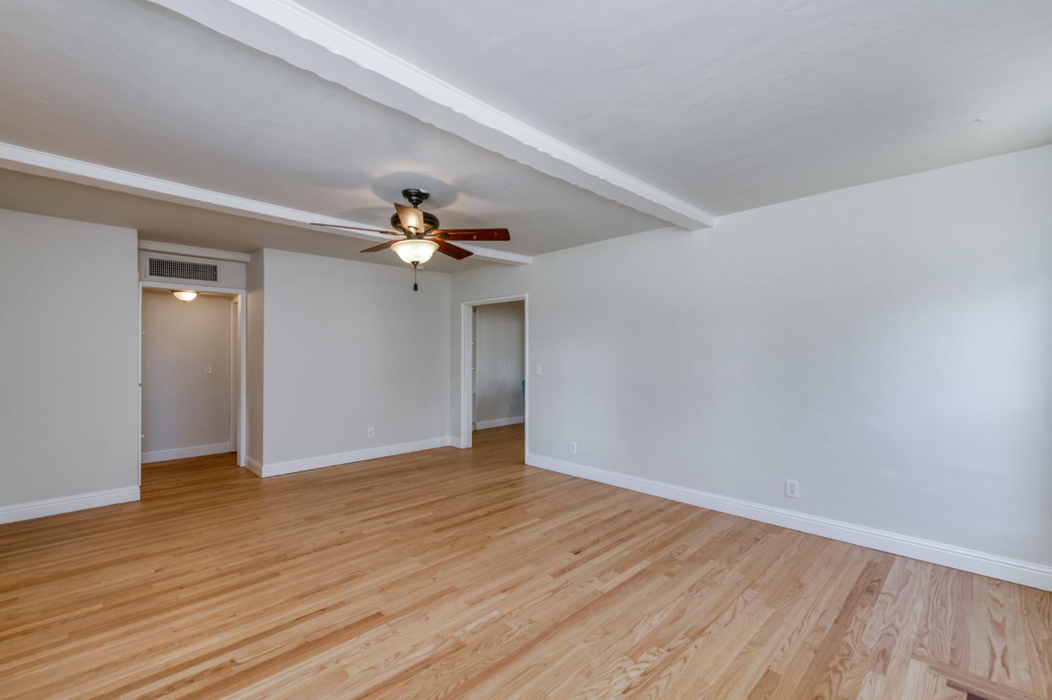 135 E Clinton Ave, Fresno, CA 93704