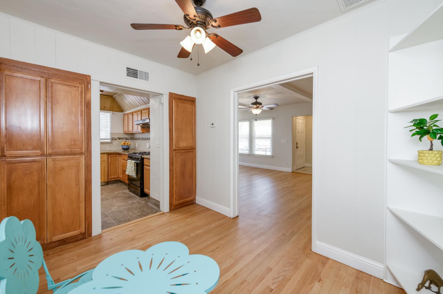 135 E Clinton Ave, Fresno, CA 93704