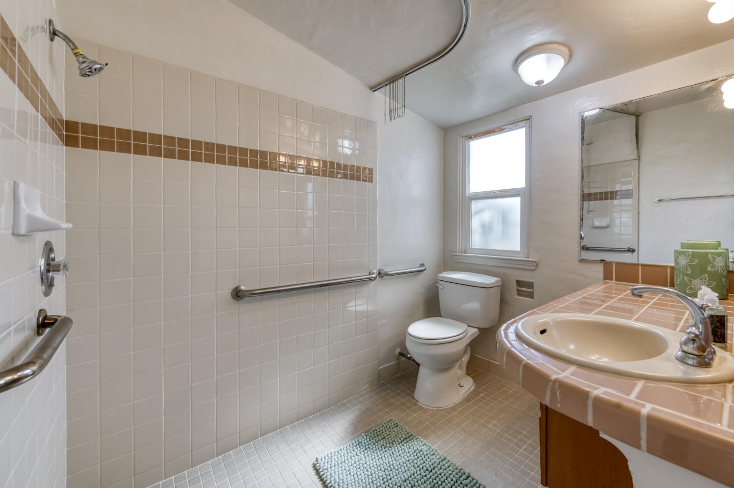 135 E Clinton Ave, Fresno, CA 93704