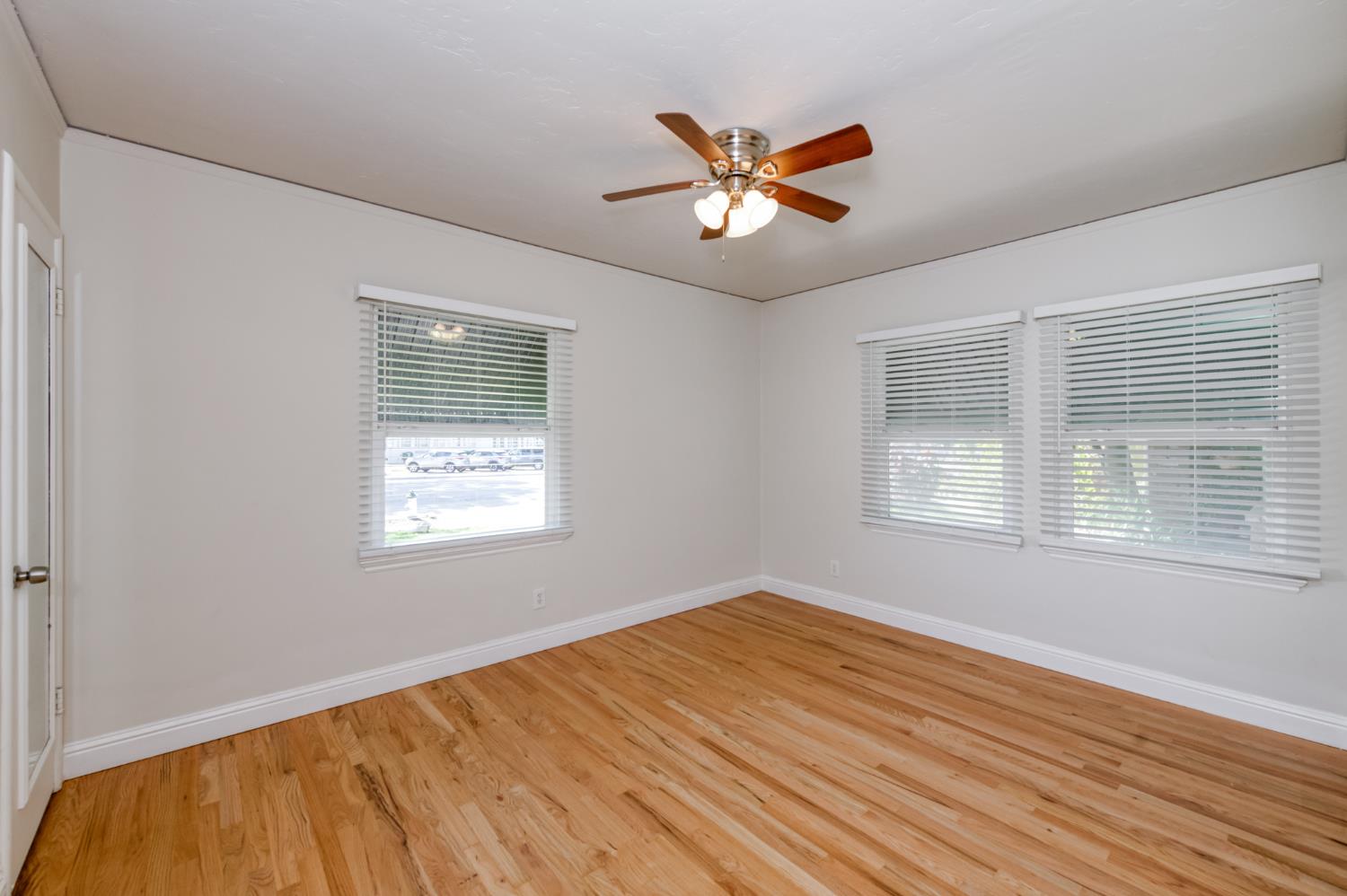 135 E Clinton Ave, Fresno, CA 93704