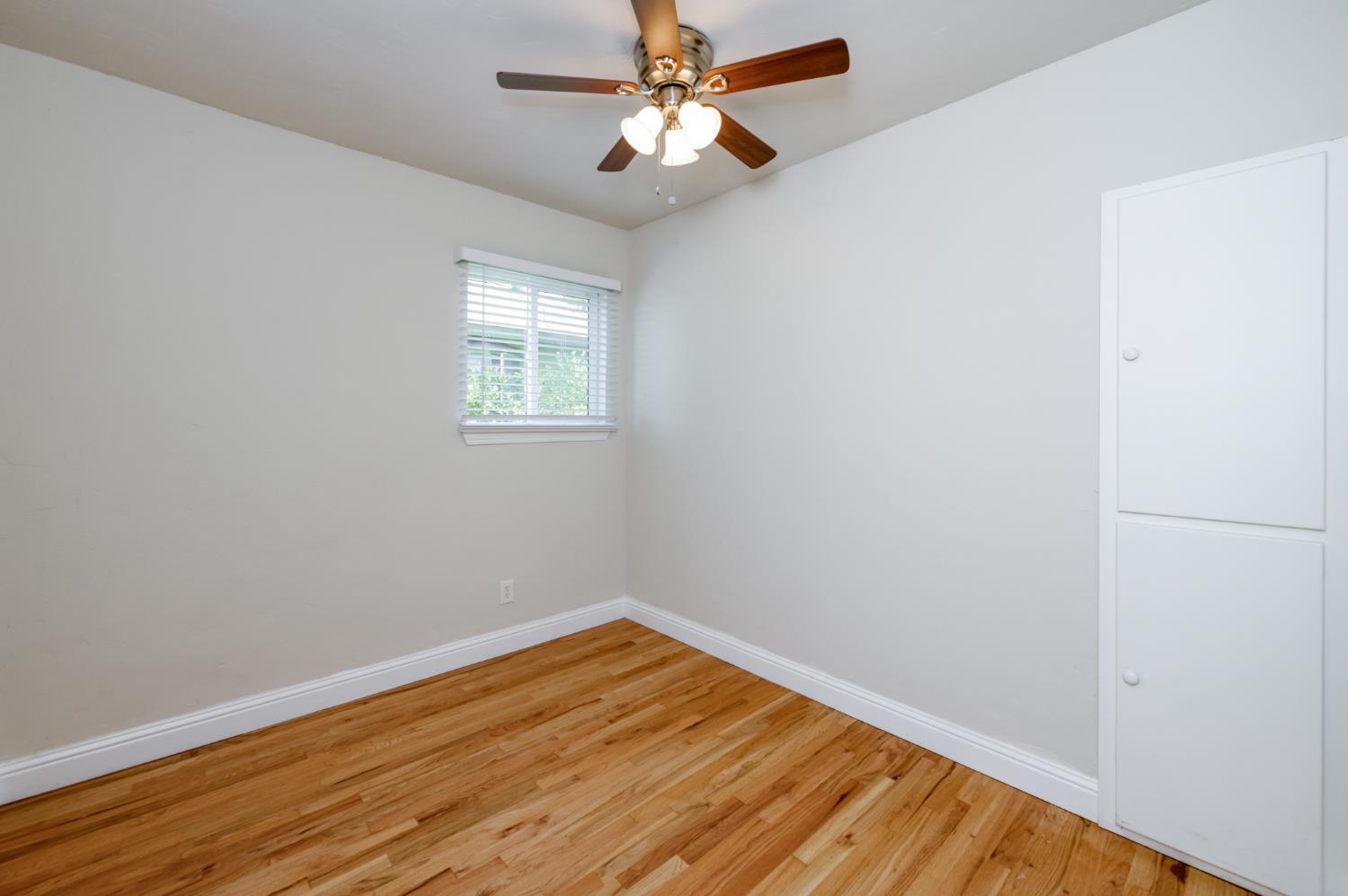 135 E Clinton Ave, Fresno, CA 93704