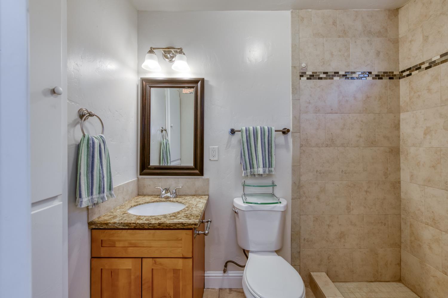 135 E Clinton Ave, Fresno, CA 93704