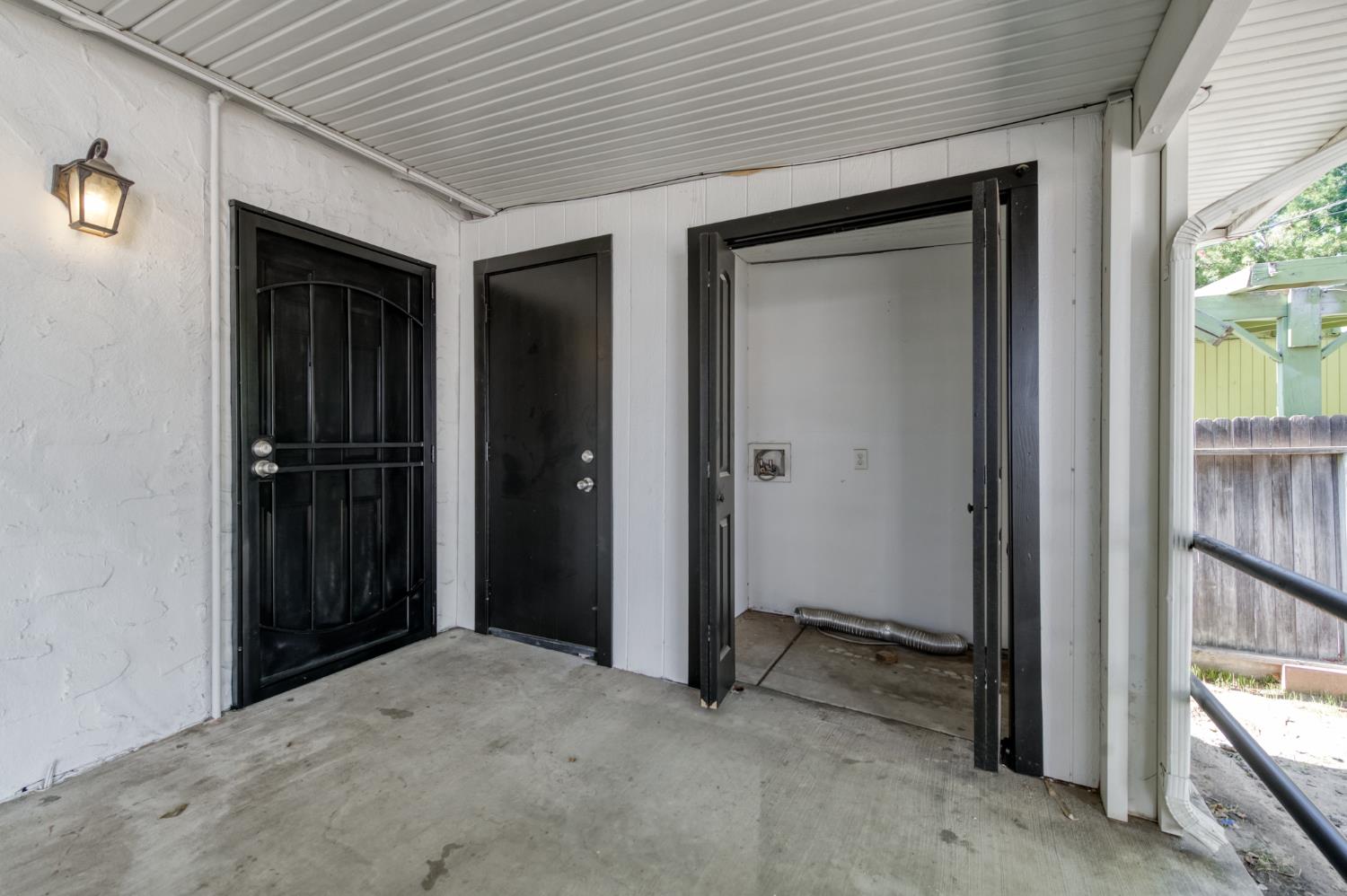 135 E Clinton Ave, Fresno, CA 93704