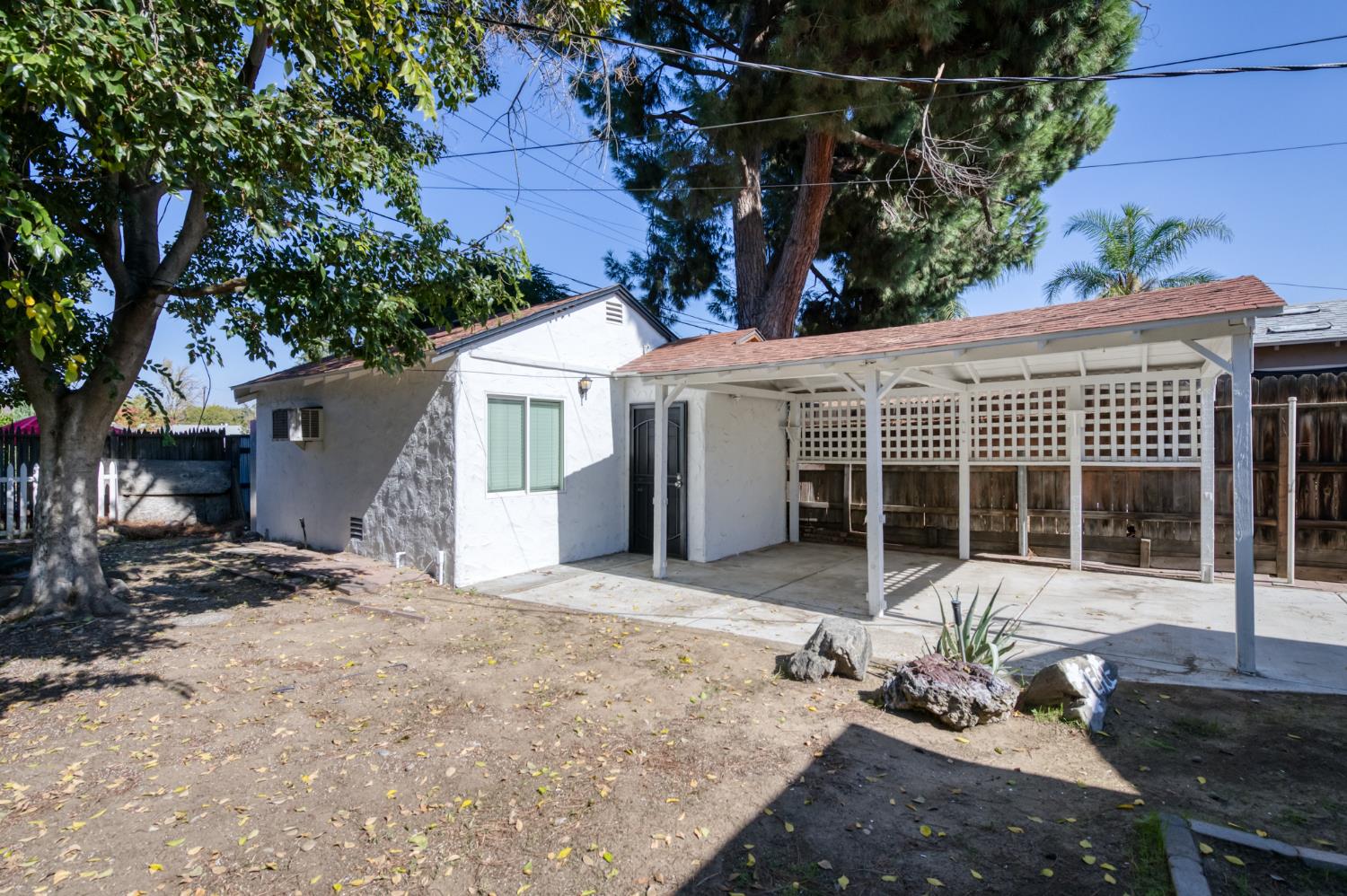 135 E Clinton Ave, Fresno, CA 93704