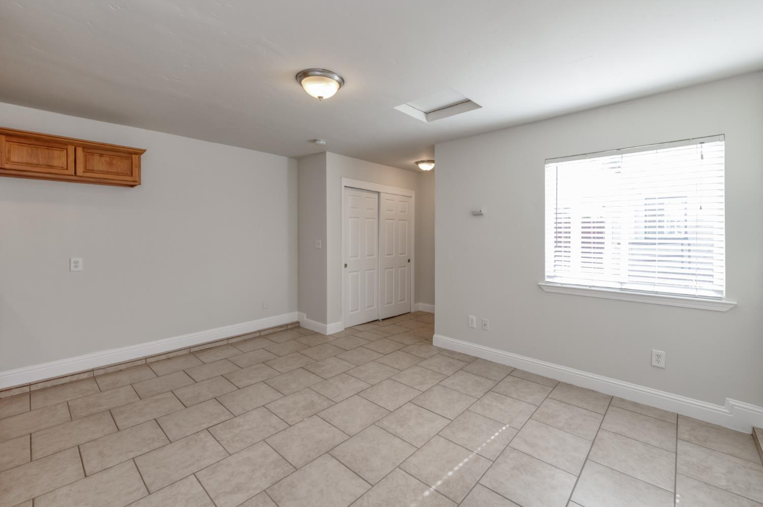 135 E Clinton Ave, Fresno, CA 93704