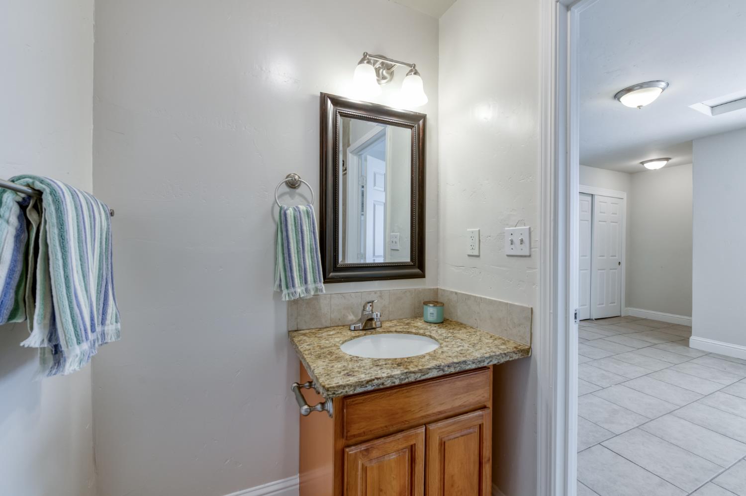 135 E Clinton Ave, Fresno, CA 93704