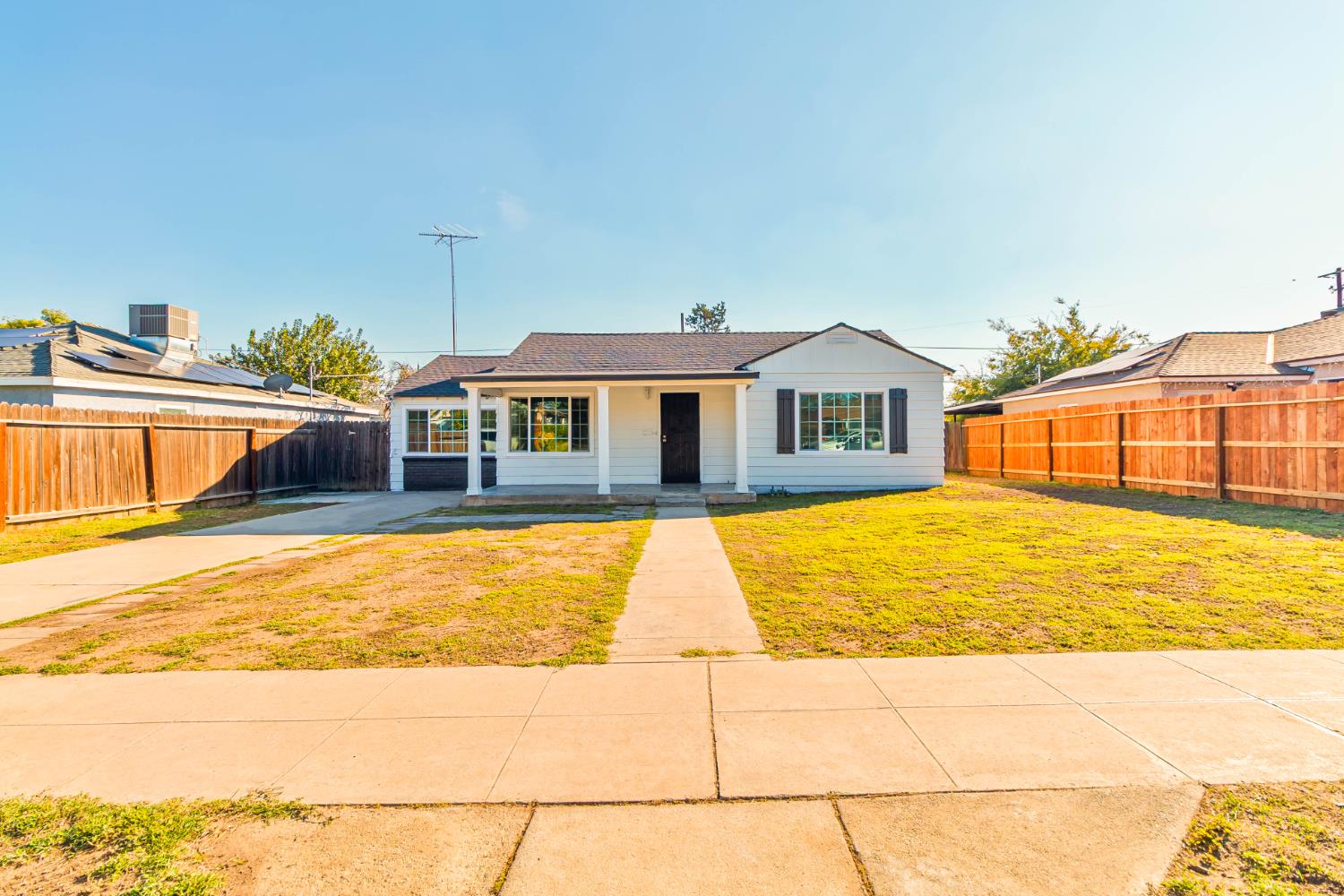 1545 W Fountain Way
