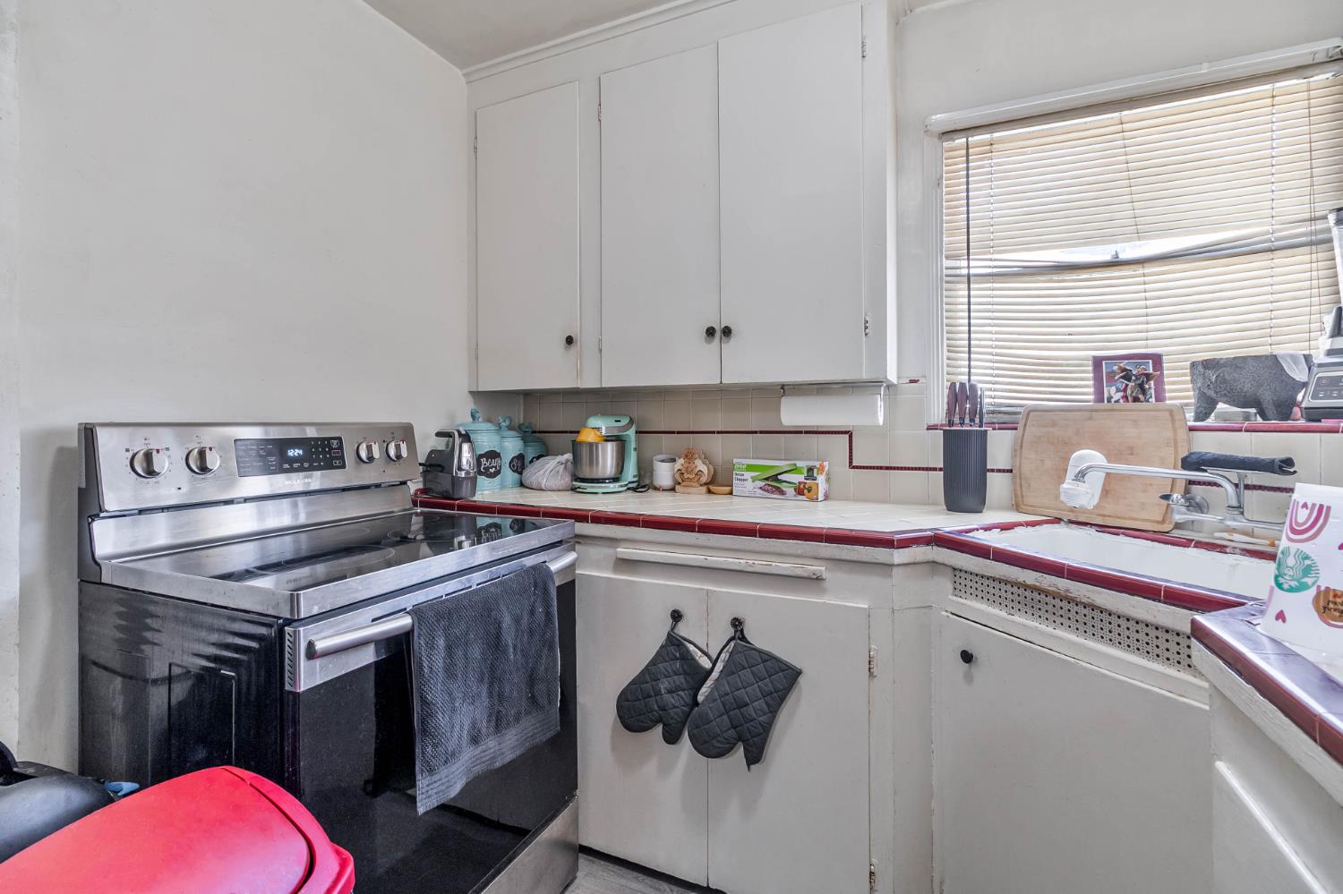 792 Grove Ave, Gustine, CA 95322