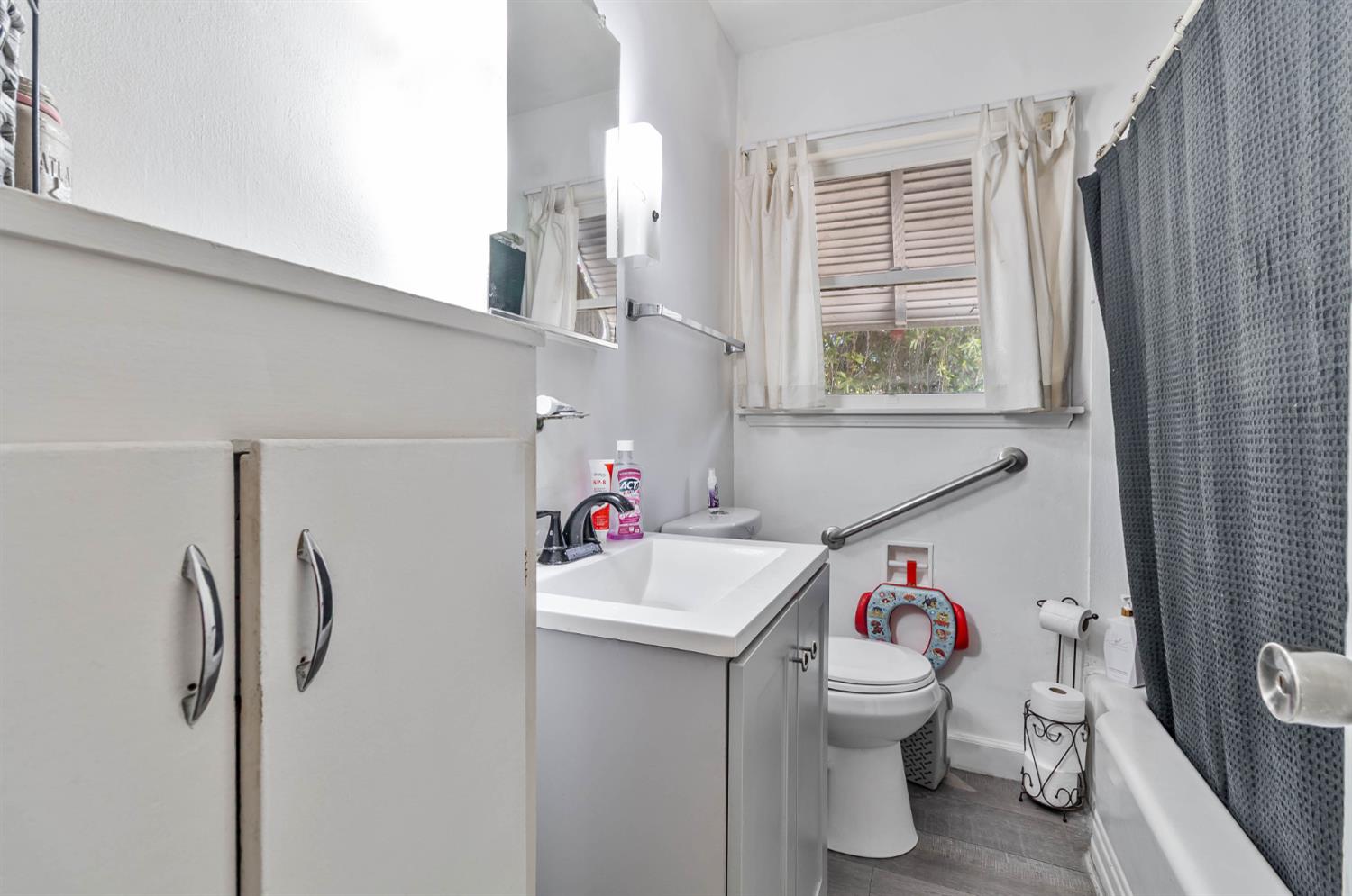 792 Grove Ave, Gustine, CA 95322