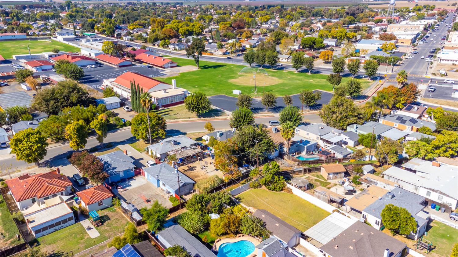 792 Grove Ave, Gustine, CA 95322