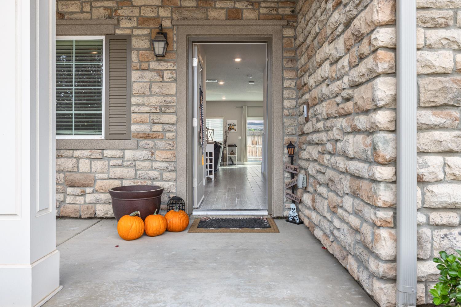 6157 E Garland Ave, Fresno, CA 93727