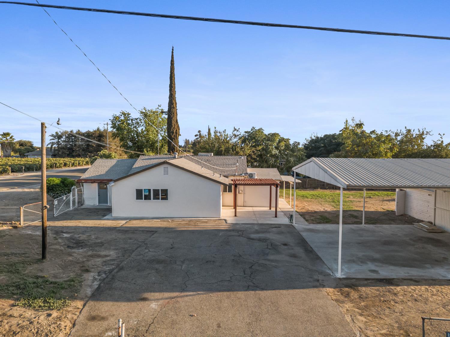 25 W Dinuba Ave, Fresno, CA 93706