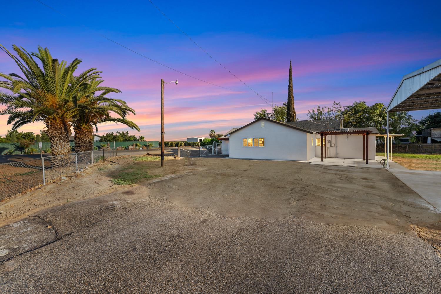 25 W Dinuba Ave, Fresno, CA 93706