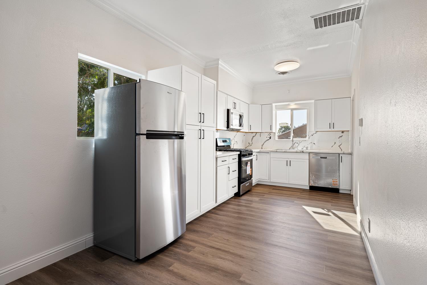 25 W Dinuba Ave, Fresno, CA 93706