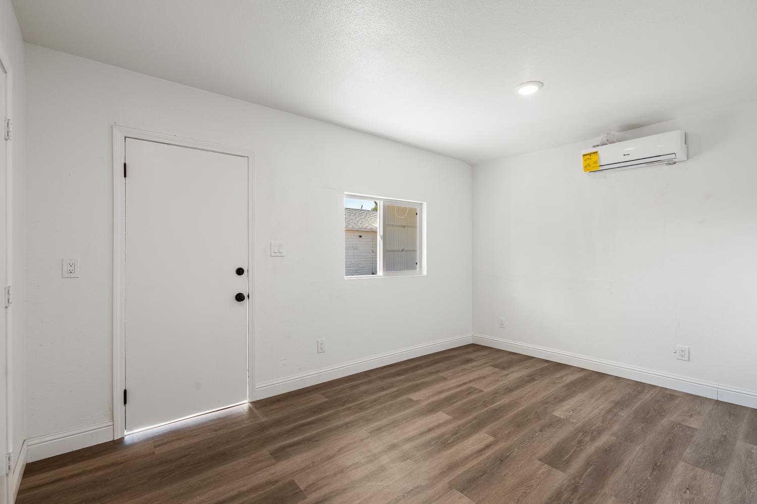 25 W Dinuba Ave, Fresno, CA 93706