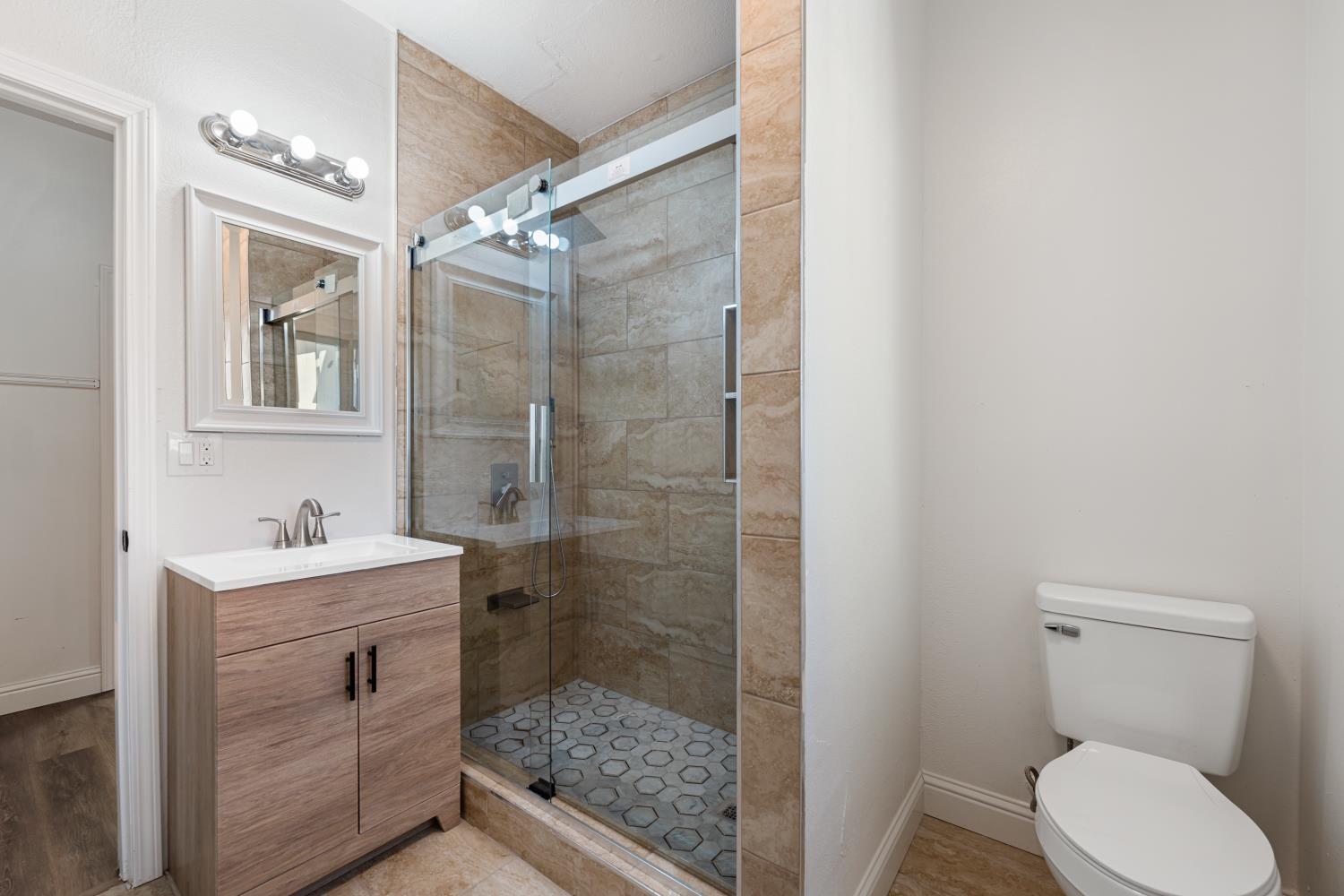 25 W Dinuba Ave, Fresno, CA 93706