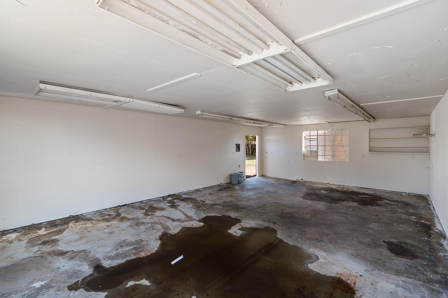 25 W Dinuba Ave, Fresno, CA 93706