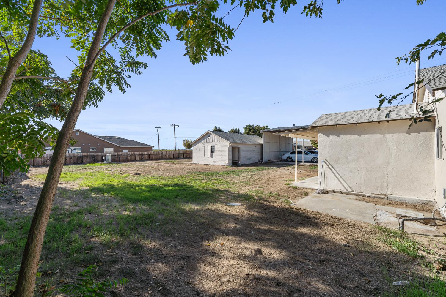 25 W Dinuba Ave, Fresno, CA 93706