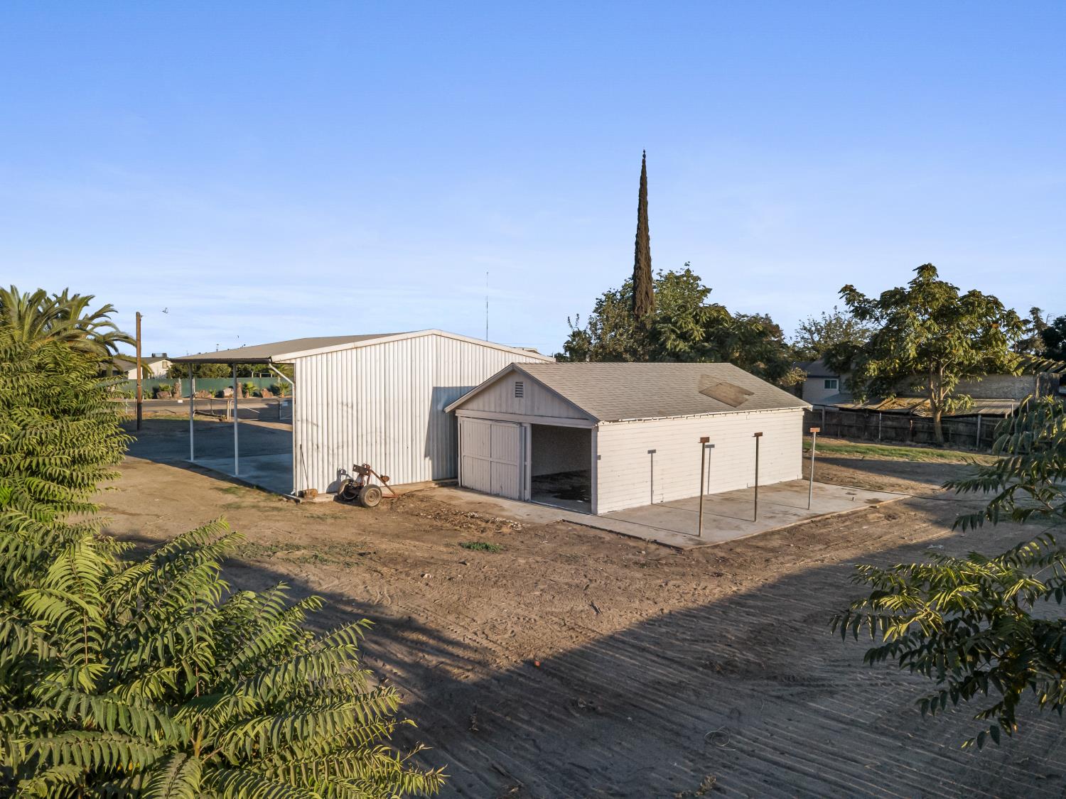 25 W Dinuba Ave, Fresno, CA 93706