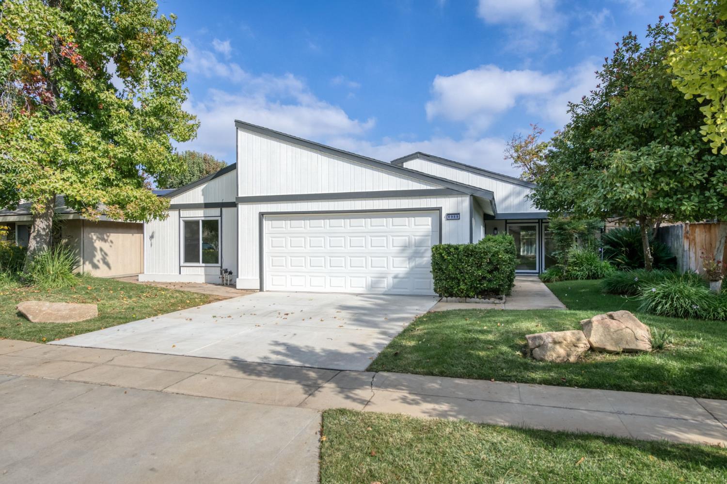 8088 N Mariposa St, Fresno, CA 93720