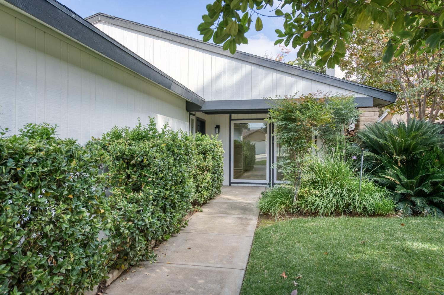 8088 N Mariposa St, Fresno, CA 93720