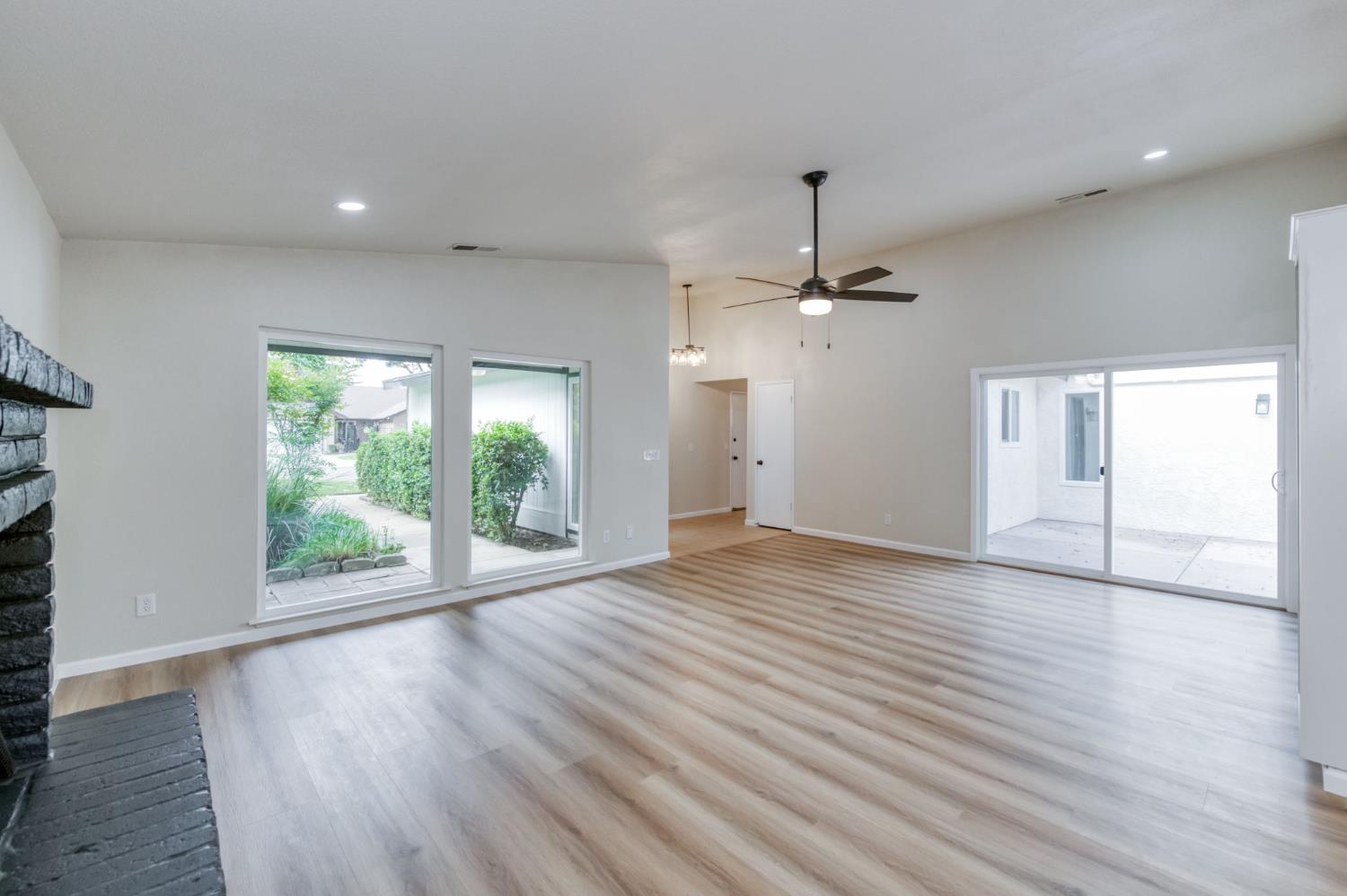 8088 N Mariposa St, Fresno, CA 93720