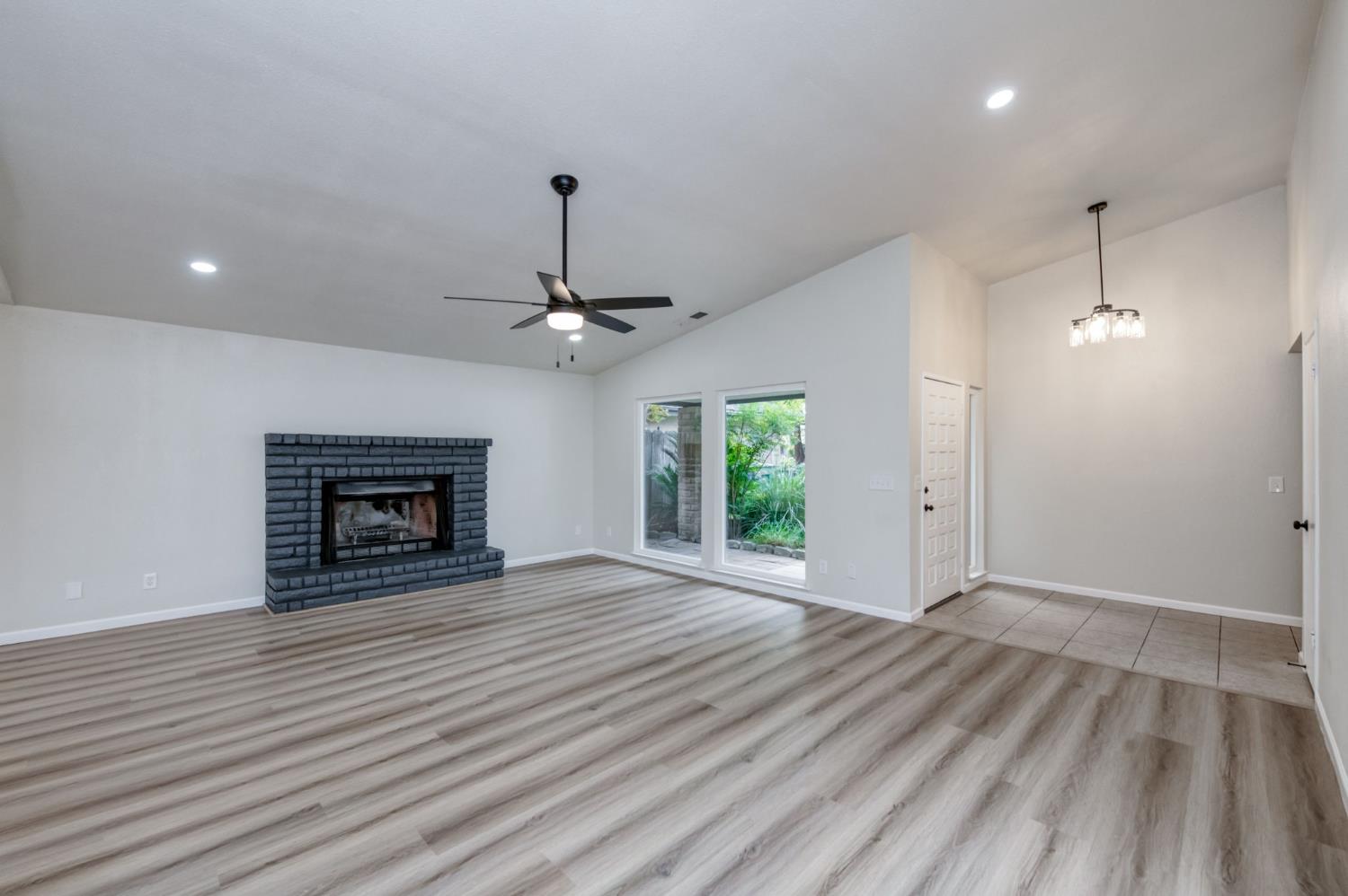 8088 N Mariposa St, Fresno, CA 93720