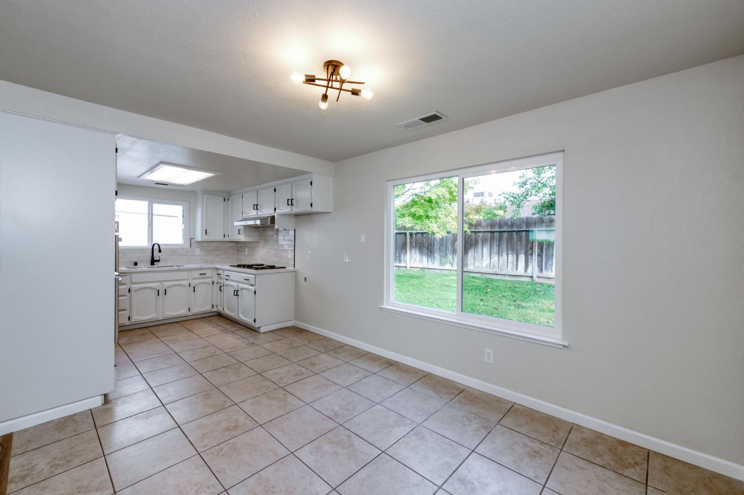 8088 N Mariposa St, Fresno, CA 93720