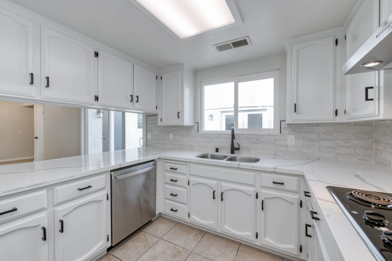 8088 N Mariposa St, Fresno, CA 93720