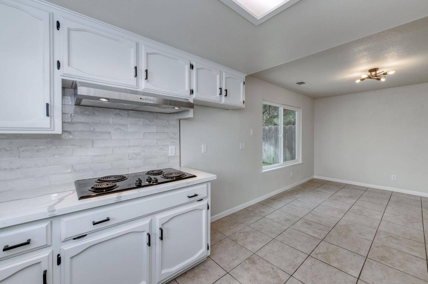 8088 N Mariposa St, Fresno, CA 93720