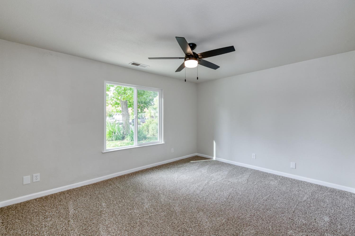 8088 N Mariposa St, Fresno, CA 93720