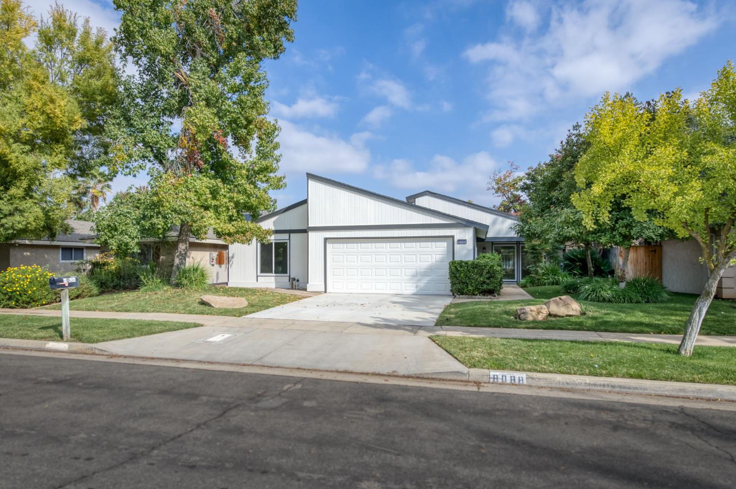 8088 N Mariposa St, Fresno, CA 93720