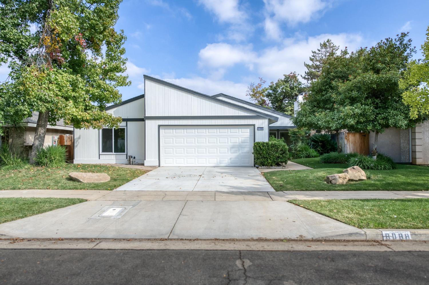 8088 N Mariposa St, Fresno, CA 93720