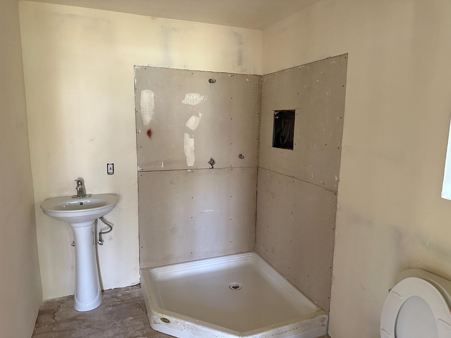 413 S 5th St, Fowler, CA 93625