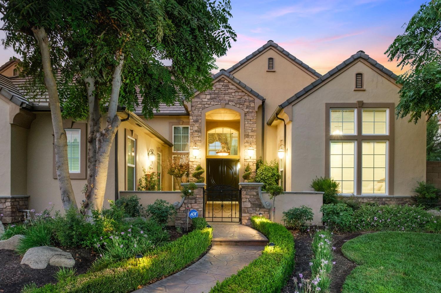 5136 W Bluff Ave, Fresno, CA 93722