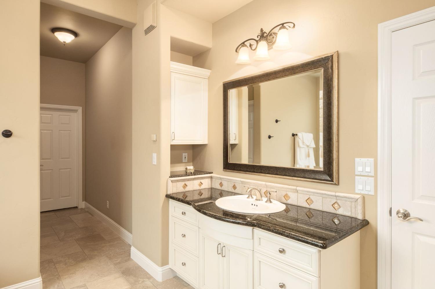 5136 W Bluff Ave, Fresno, CA 93722