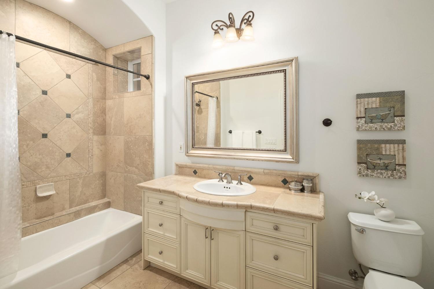 5136 W Bluff Ave, Fresno, CA 93722