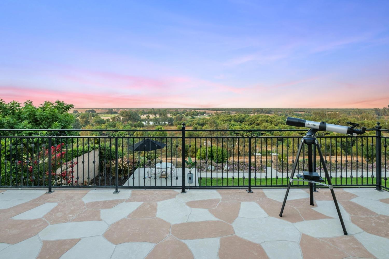 5136 W Bluff Ave, Fresno, CA 93722