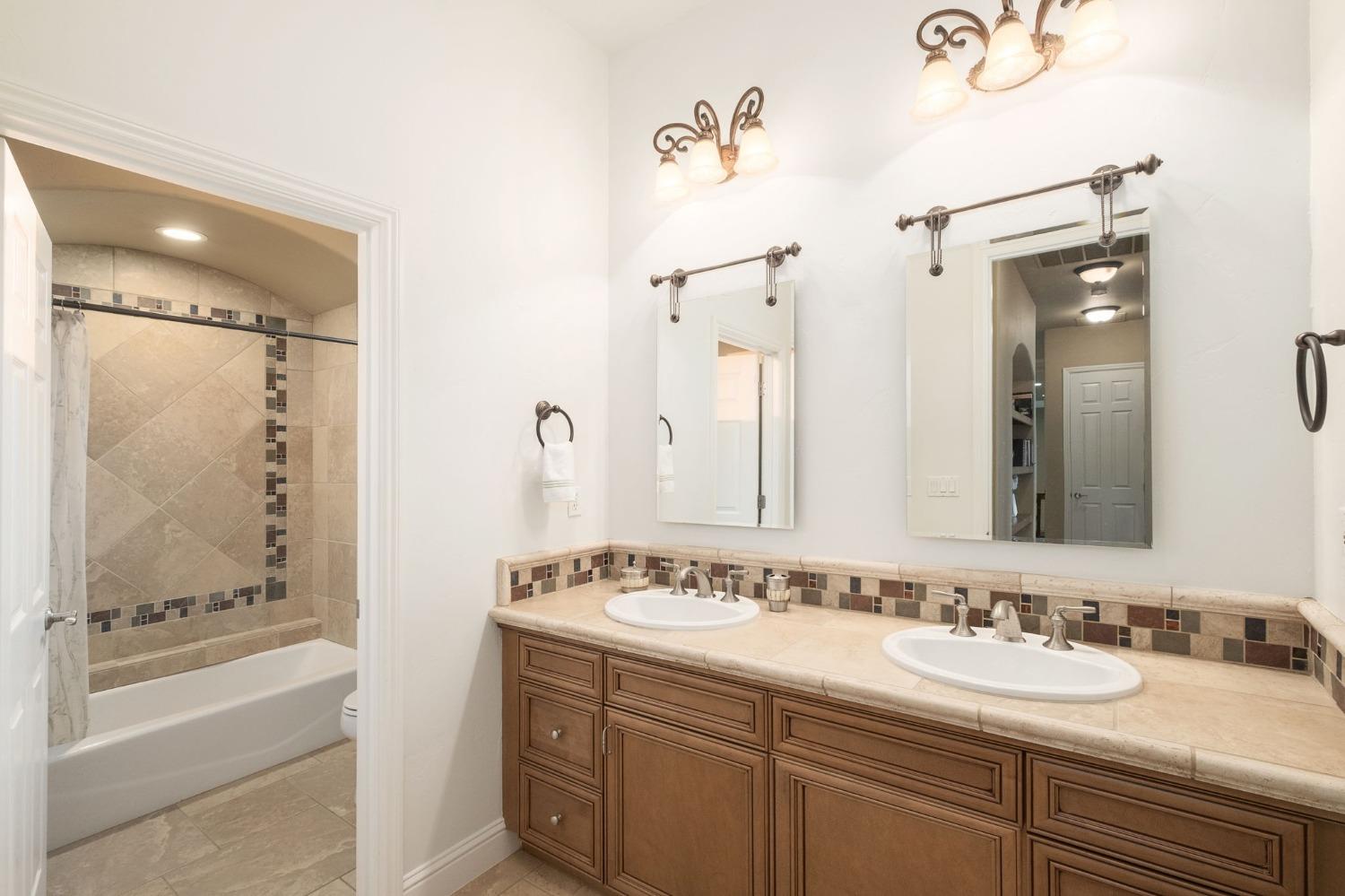 5136 W Bluff Ave, Fresno, CA 93722