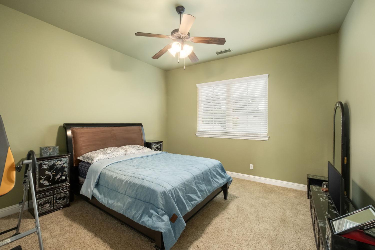 5136 W Bluff Ave, Fresno, CA 93722