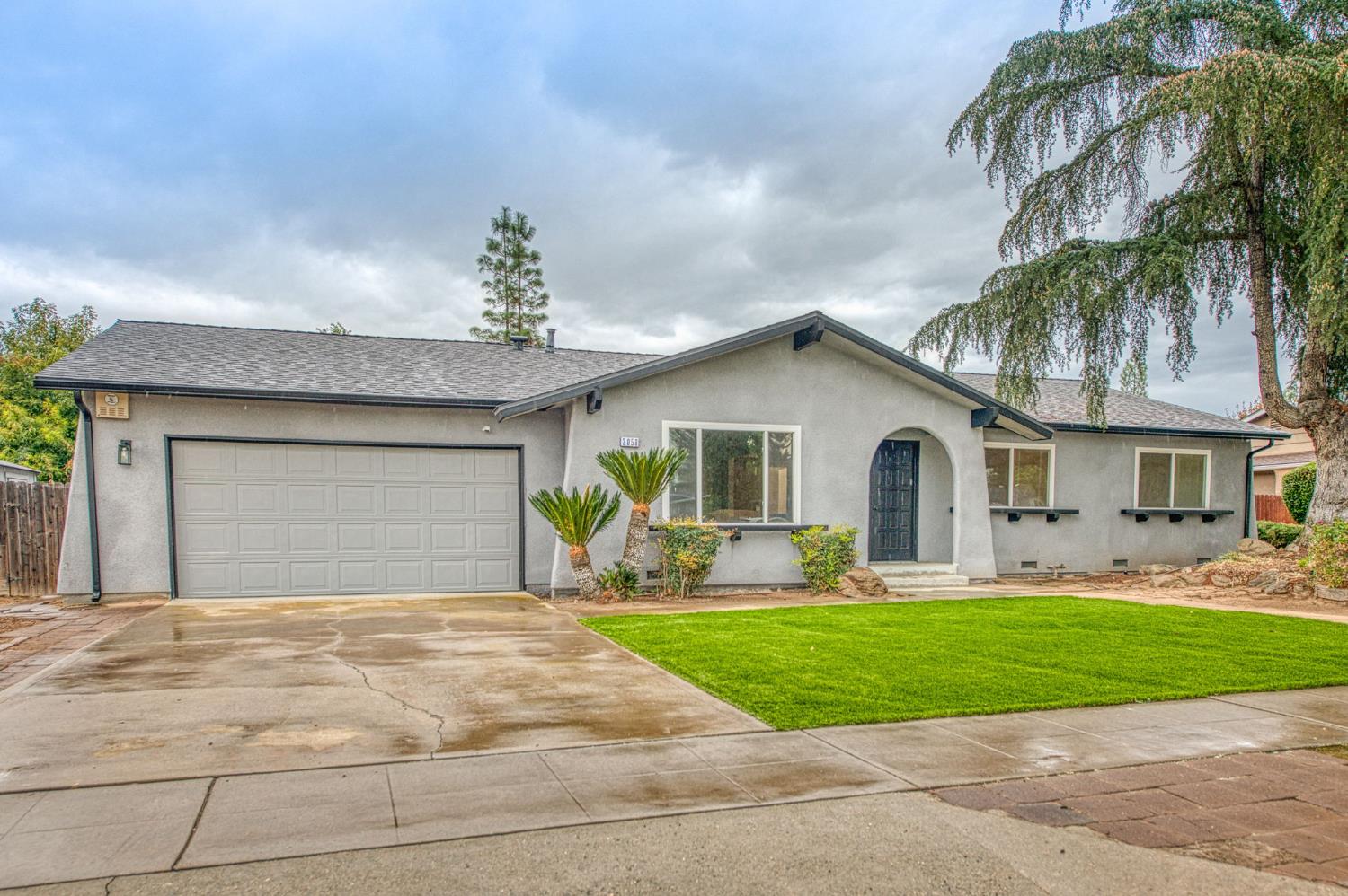 2058 W Vartikian Ave, Fresno, CA 93711