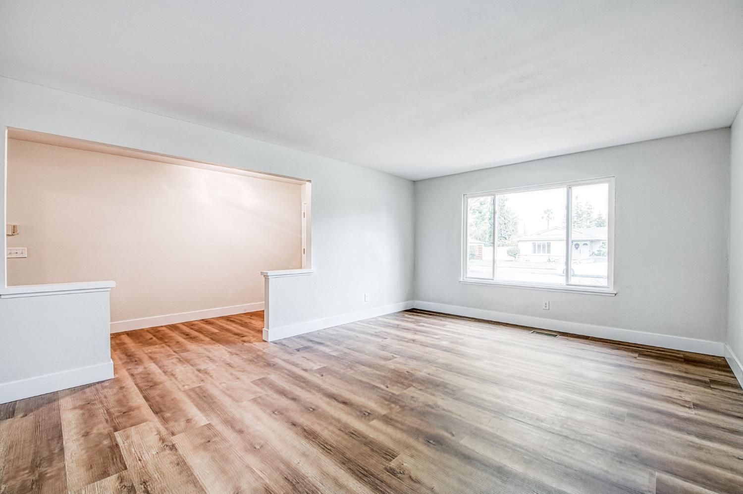 2058 W Vartikian Ave, Fresno, CA 93711