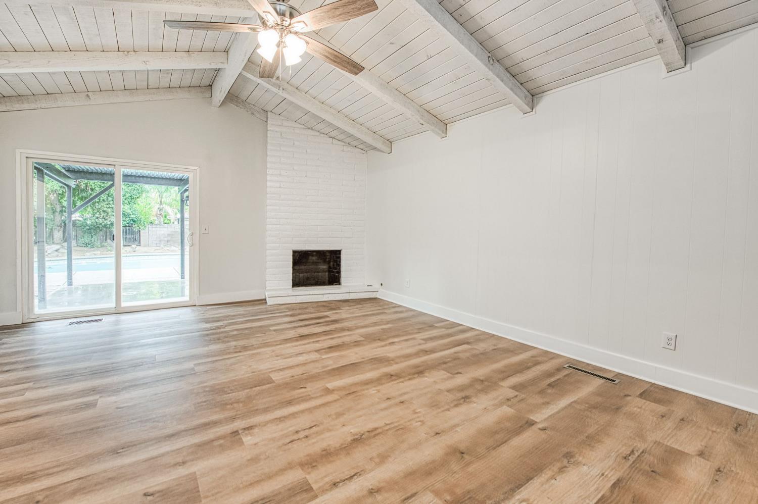 2058 W Vartikian Ave, Fresno, CA 93711