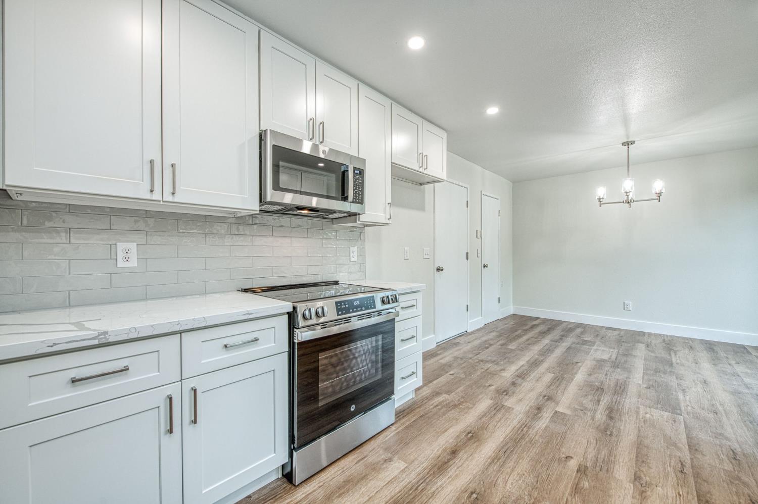 2058 W Vartikian Ave, Fresno, CA 93711