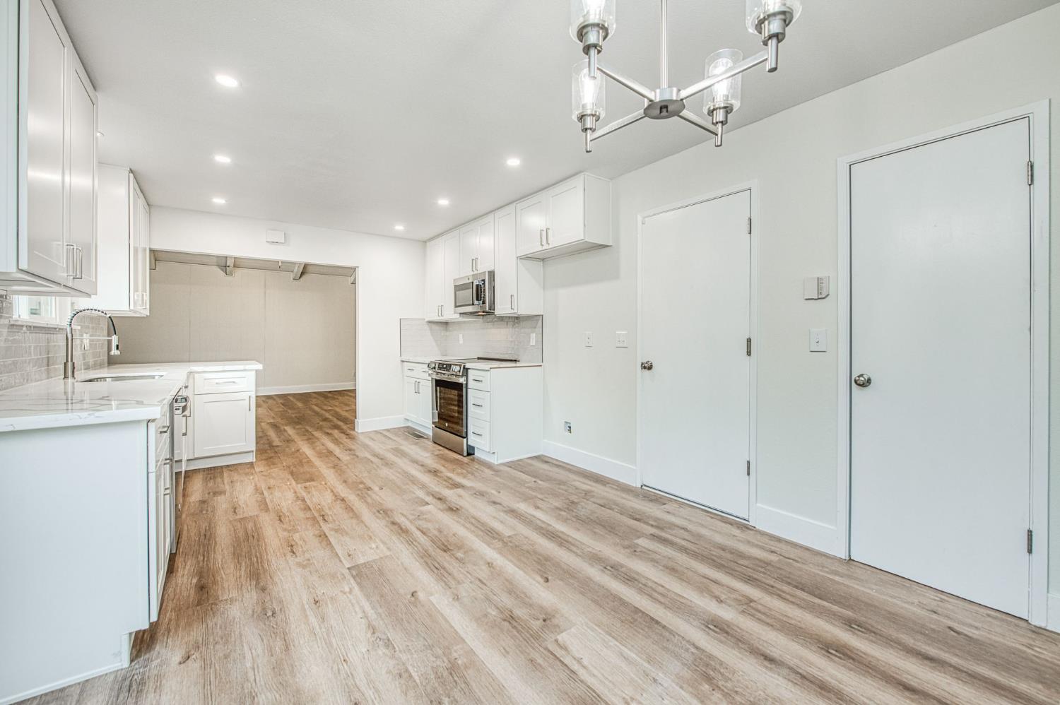 2058 W Vartikian Ave, Fresno, CA 93711