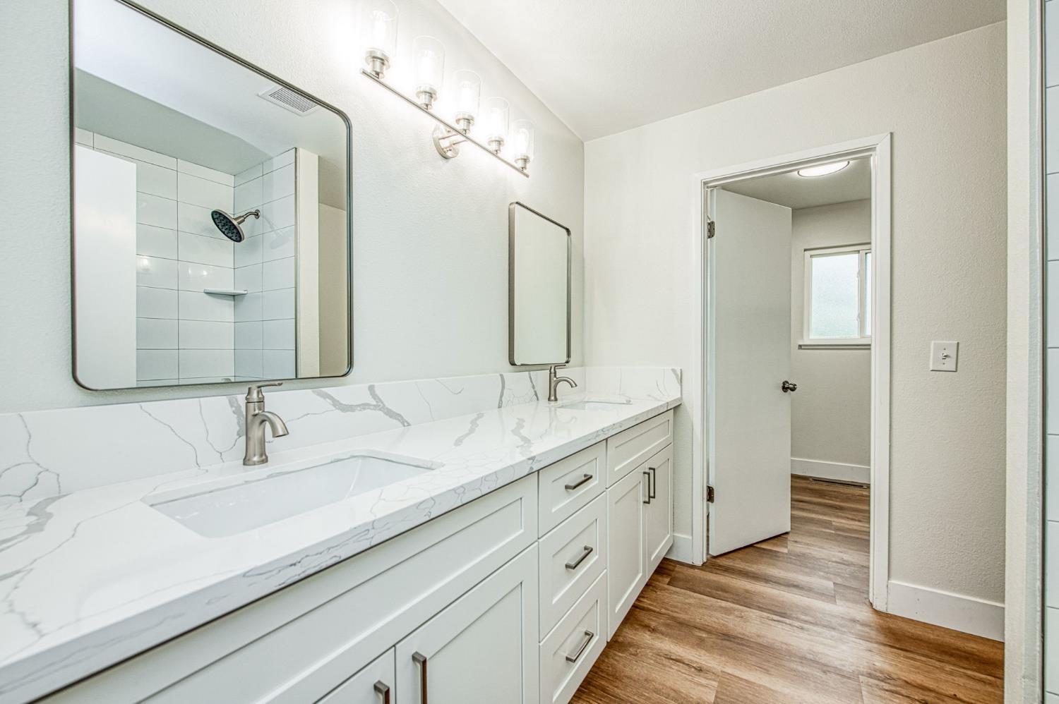 2058 W Vartikian Ave, Fresno, CA 93711