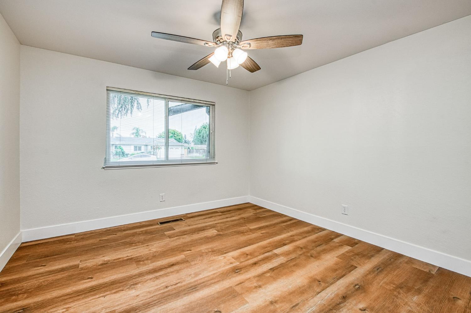 2058 W Vartikian Ave, Fresno, CA 93711