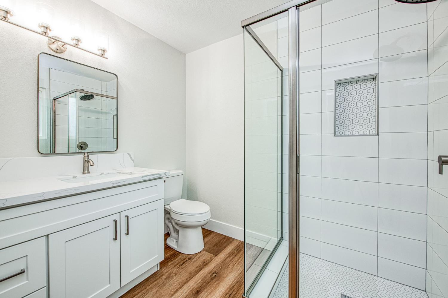 2058 W Vartikian Ave, Fresno, CA 93711