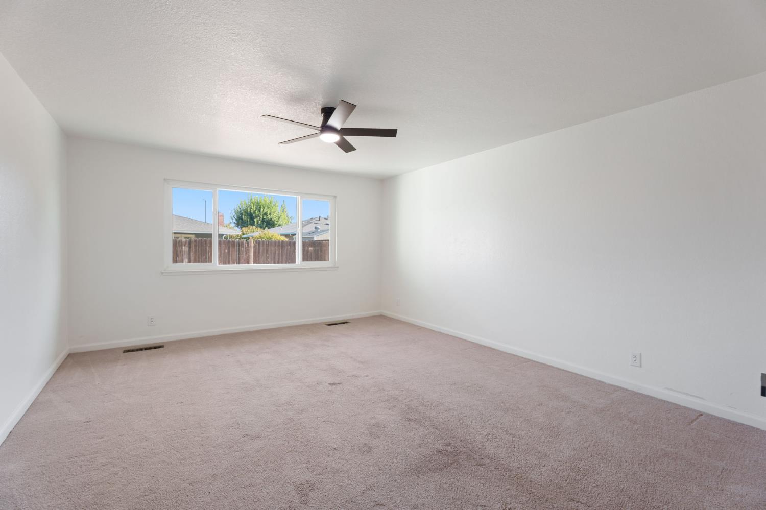 6804 N Backer Ave, Fresno, CA 93710